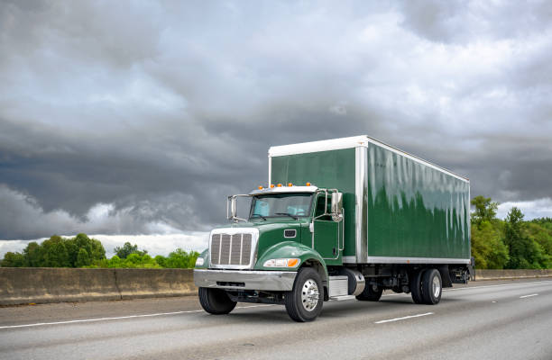 Straight Truck vs Tractor Trailer