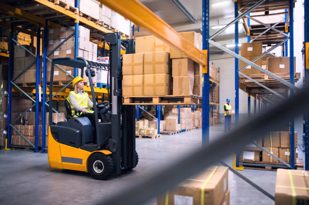 Pallet Jack vs Forklift