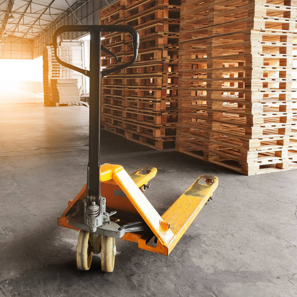 Pallet Jack vs Forklift