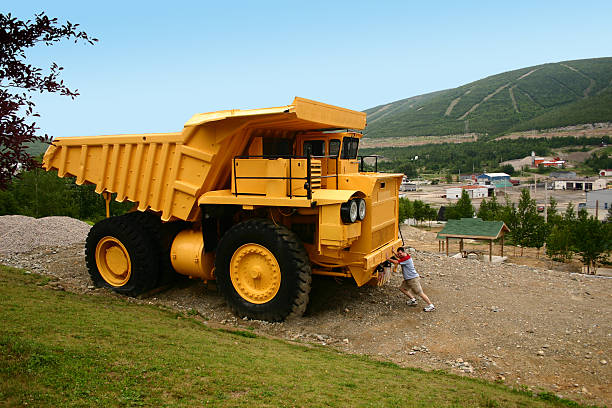 Penyebab Kerusakan Ban Dump Truck 