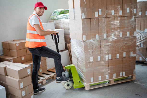 Pallet Jack vs Forklift