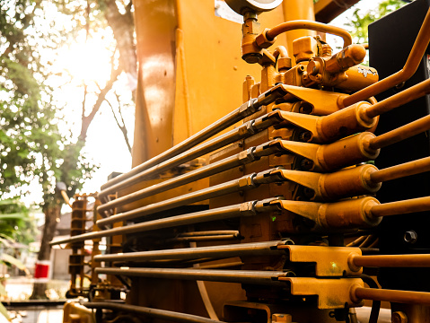 Perawatan Sistem Hidrolik Forklift