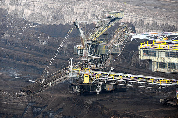 Merawat Alat Berat Pertambangan