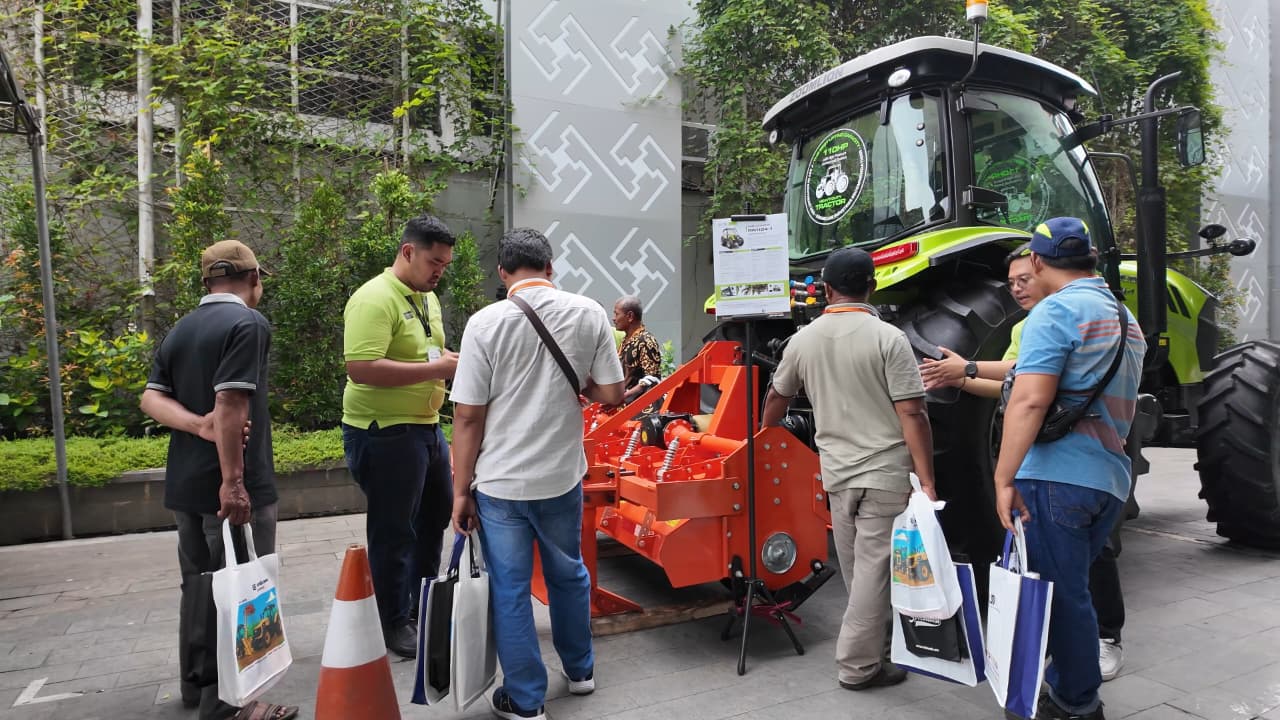 Zoomlion Tractor RN1104-1 Solusi Modern untuk Perkebunan Tebu