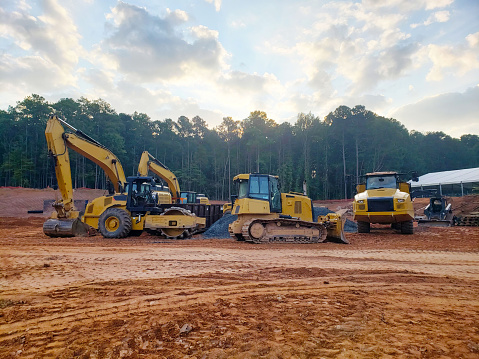 alat berat berwarna kuning